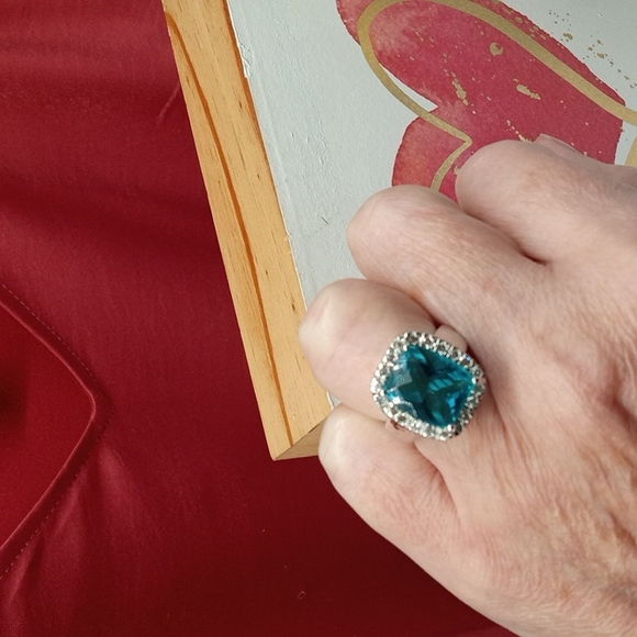 COSTUME SILVERTONE BLUE STONE COCKTAIL RING SIZE 7 - Picture 2 of 4